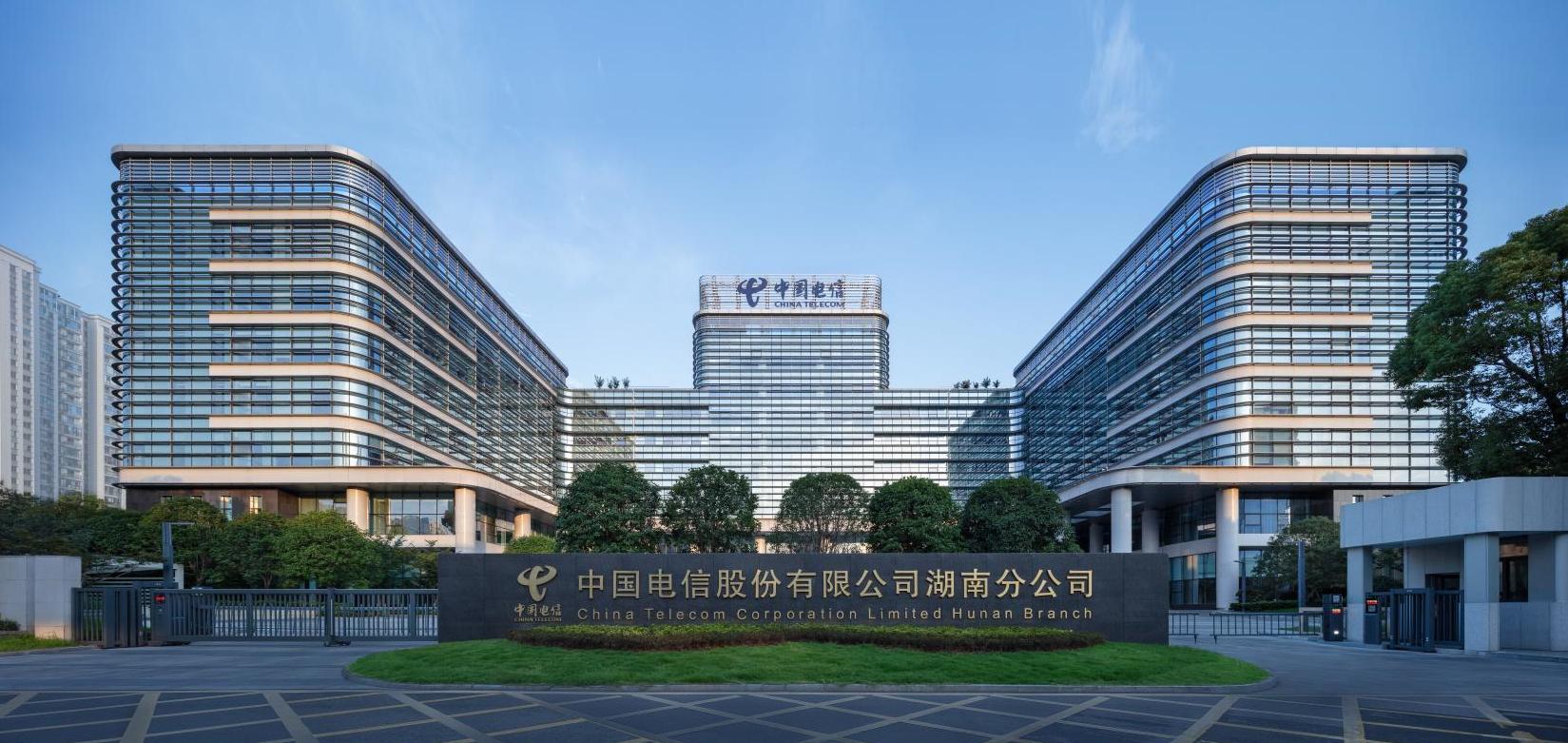公司承建的湖南信息園（調(diào)度大樓、通信機(jī)房、地下室、附屬樓）工程榮獲兩項(xiàng)（土建、安裝）中國(guó)建設(shè)工程魯班獎(jiǎng)